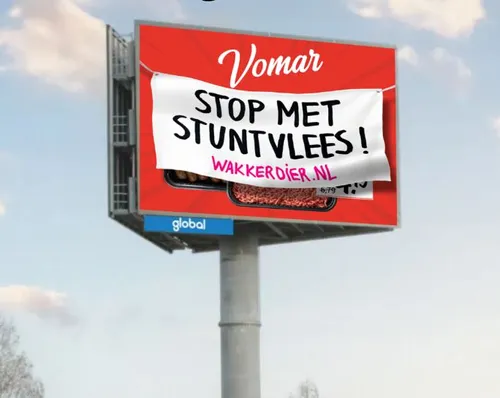 Beeld: advertentie tegen supermarkt Vomar op een billboard